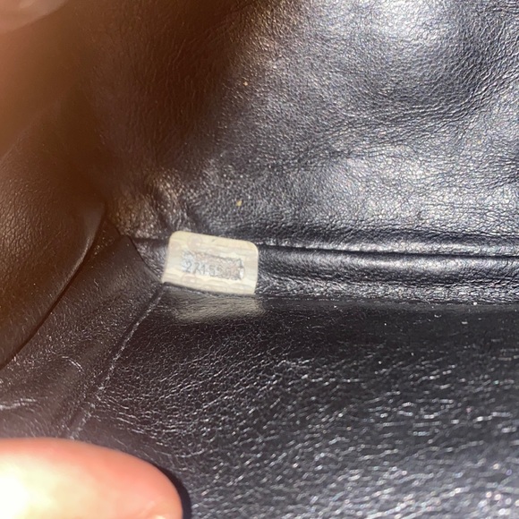 CHANEL Vintage Patent Leather Camera Bag - Picture 9 of 17